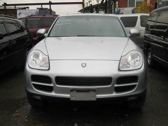 2004 Porsche Cayenne Pictures