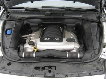2004 Porsche Cayenne Images