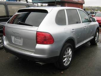 2004 Porsche Cayenne Pictures