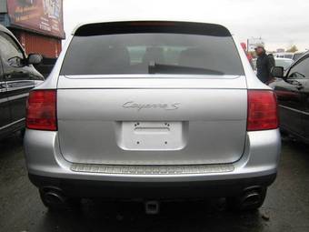 2004 Porsche Cayenne Photos