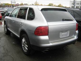 2004 Porsche Cayenne Photos