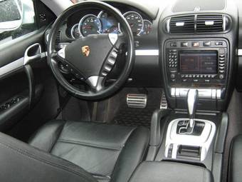 2004 Porsche Cayenne Pictures