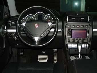 2005 Porsche Cayenne Pictures