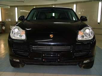 2005 Porsche Cayenne Photos