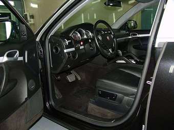 2005 Porsche Cayenne Photos