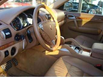 2005 Porsche Cayenne Images