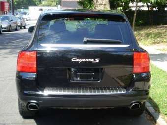 2005 Porsche Cayenne Images