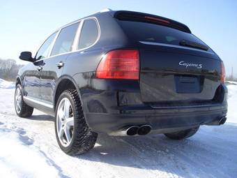 2005 Porsche Cayenne Photos