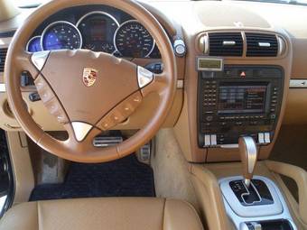 2005 Porsche Cayenne Photos