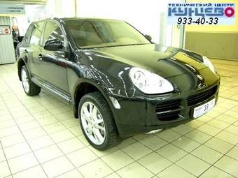 2005 Porsche Cayenne Pictures