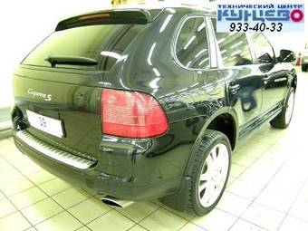 2005 Porsche Cayenne Photos