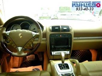 2005 Porsche Cayenne Photos
