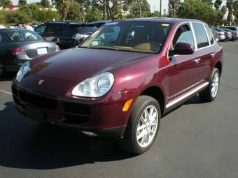 2005 Porsche Cayenne Photos