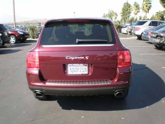 2005 Porsche Cayenne Photos