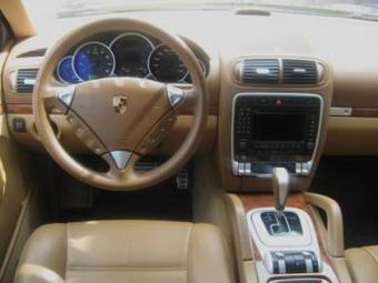 2005 Porsche Cayenne Photos