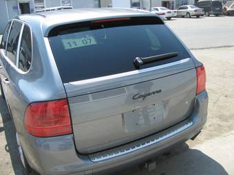 2005 Porsche Cayenne Pictures