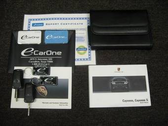 2005 Porsche Cayenne Pictures