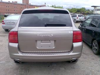 2005 Porsche Cayenne Pictures