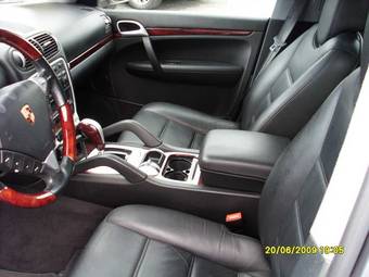 2005 Porsche Cayenne Pictures