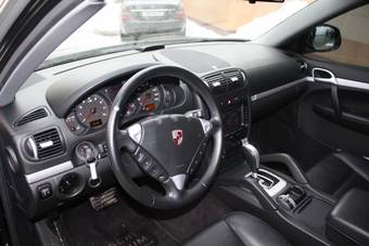2005 Porsche Cayenne Photos