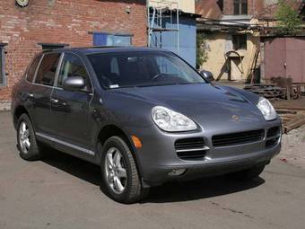 2005 Porsche Cayenne Photos