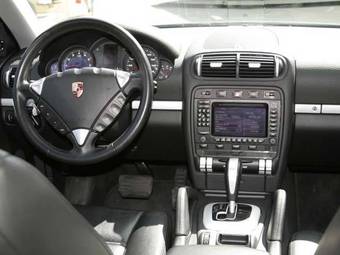 2005 Porsche Cayenne Pictures