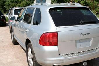 2005 Porsche Cayenne Photos