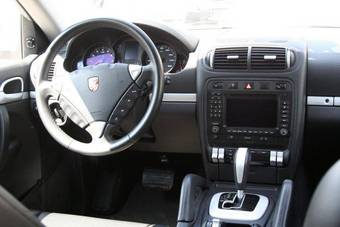 2005 Porsche Cayenne Wallpapers