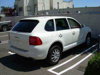 2005 Porsche Cayenne Photos