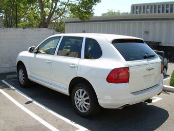 2005 Porsche Cayenne Pictures