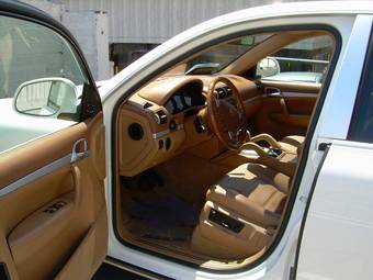 2005 Porsche Cayenne Photos