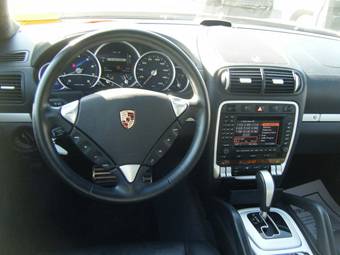 2005 Porsche Cayenne Images