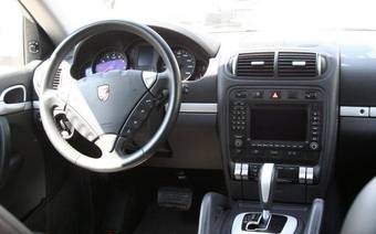 2005 Porsche Cayenne Pictures