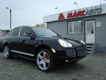 2005 Porsche Cayenne Images