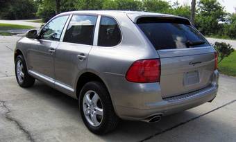 2005 Porsche Cayenne Pictures