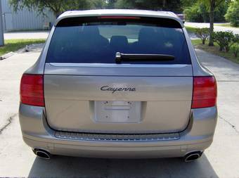 2005 Porsche Cayenne Photos