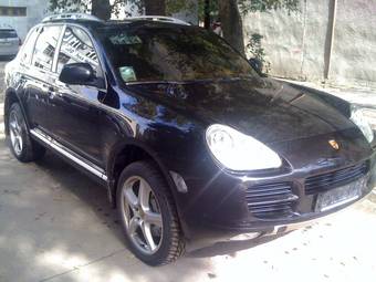 2005 Porsche Cayenne Photos