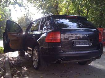 2005 Porsche Cayenne Photos