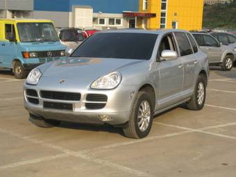 2005 Porsche Cayenne Photos