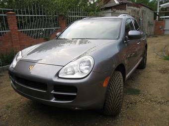 2005 Porsche Cayenne Photos