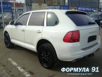 2010 Porsche Cayenne Wallpapers