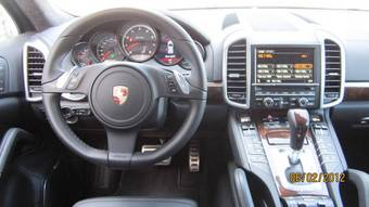 2011 Porsche Cayenne Pictures