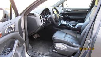 2011 Porsche Cayenne Pictures