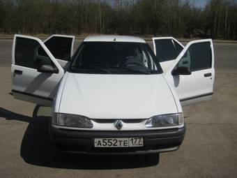 1998 Renault 19 Photos