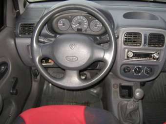 2000 Renault Clio Photos