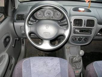 2001 Renault Clio Pictures