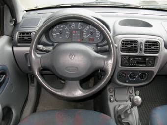 2001 Renault Clio Photos