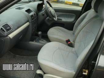 2002 Renault Clio Pictures