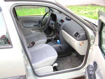 2004 Renault Clio Pictures