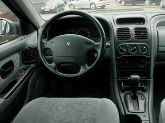 1998 Renault Laguna Photos